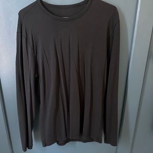 men’s long sleeve Lululemon shirt, size large